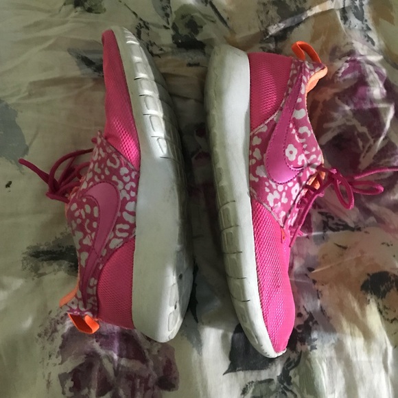 Nike Shoes - Nike roshe Nike Shoes - Nike roshe